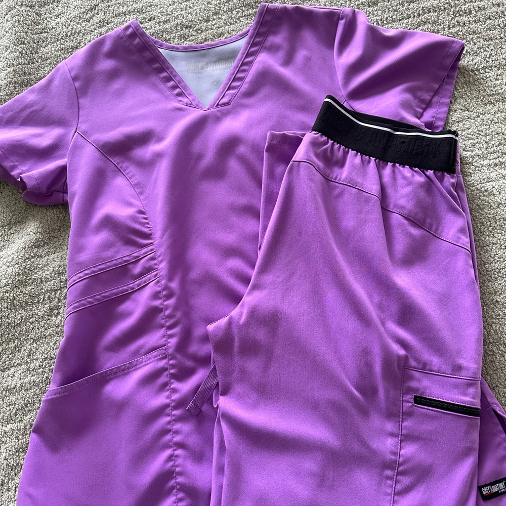 Greys Anatomy Women’s Scrub Set